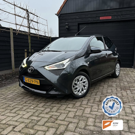Toyota Aygo 1.0 VVT-i X-Play Limited | Carplay | Achteruitrij Camera | Keyless | 6 mnd. Garantie