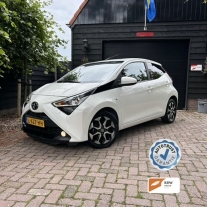 Toyota Aygo 1.0 VVT-i X-Joy | Carplay | Achteruitrij Camera | Auto clima | LM velgen | DAB+ | Getinte ramen | Bomvol! | 6 Mnd. Garantie  